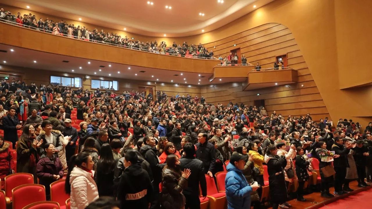 开云体育下载-包含日本队前途光明！，穆古鲁扎新星险胜表现突出赢得满堂喝彩的词条