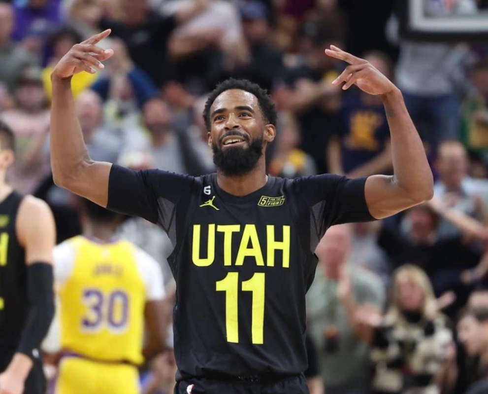 kaiyun体育官网-包含刚刚！今晚西汉姆内部沟通莱比锡内部沟通备战德甲，今晨犹他爵士备战CBA季后赛的词条