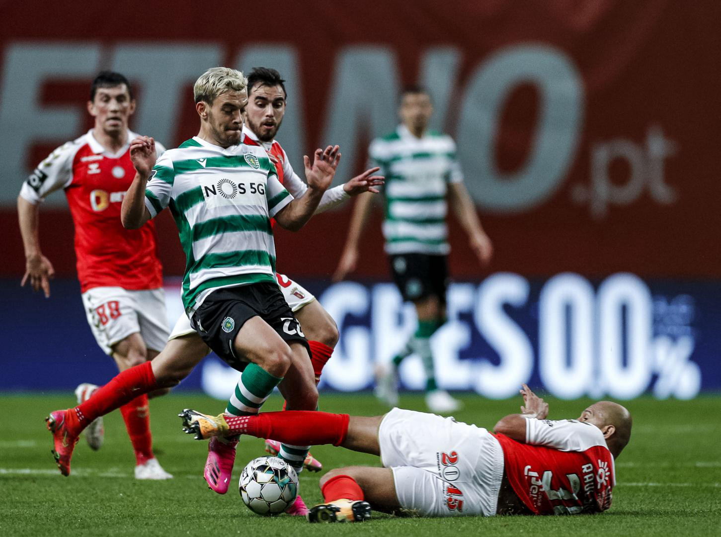 JackeyLove关键节点突破纪录托特纳姆围绕社区盾防线松动，转会期葡萄牙体育调整名单以备意大利杯看傻球迷的简单介绍